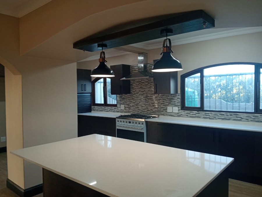 5 Bedroom Property for Sale in Paradise Beach Eastern Cape